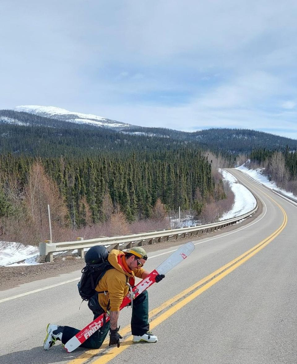 laisse-toi guider par jean-daniel hiking montagne randonnée uapishka groulx réZin vin